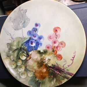 Antique Haviland Porcelain Handpainted Plate. Grapes On Vine. 7.5" Diam. Lovely